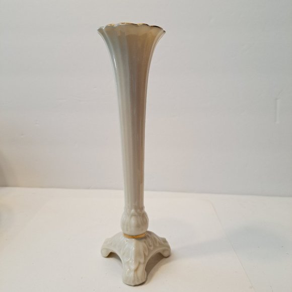 Lenox Ivory w/ Gold Trim 7-1/2" Tall Tri-Footed Scalloped Ceramic Bud Vase USA - Picture 11 of 12